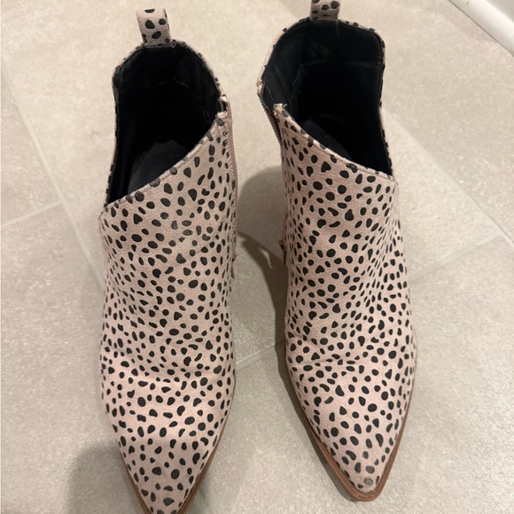 New Spotted Pointed Toe Ankle Boots - Picture 1 of 4